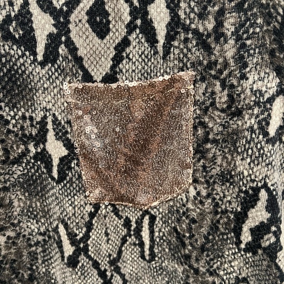 Grace & Emma Snake Print Long Sleeve Dress Sequin Pocket Detail Size Small EUC - Picture 2 of 4